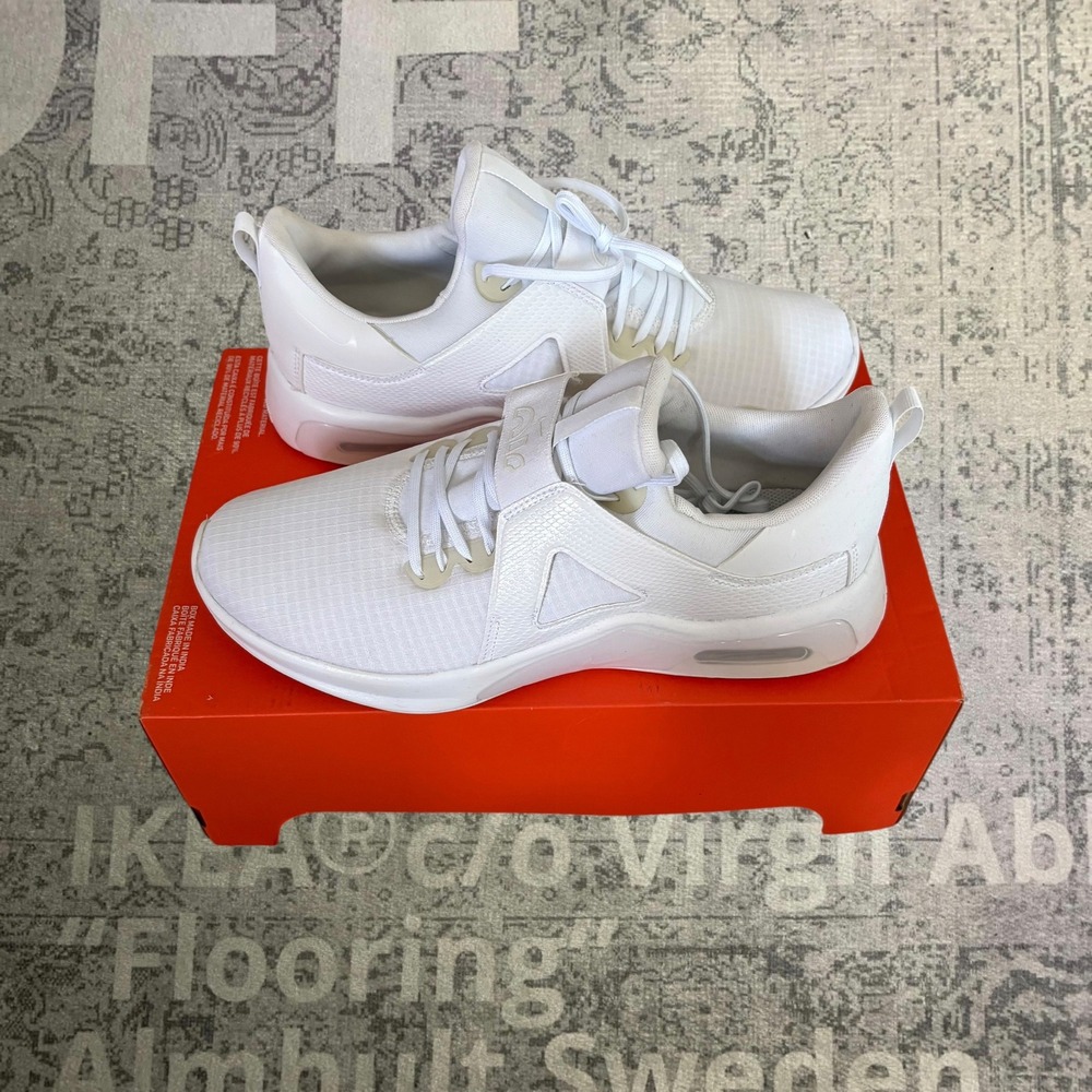 Nike Air Max Bella TR 5 Training Shoes Womens 11.5 White DD9285-100 Excellent